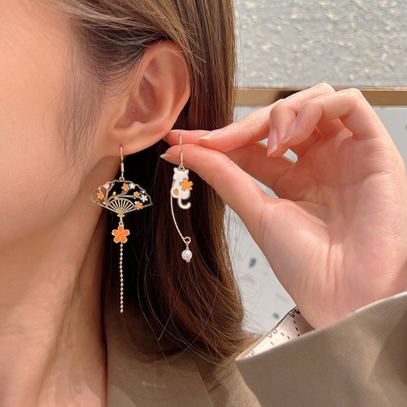 Japanese Sakura Fan Kitten Earrings - Picture 2 of 3